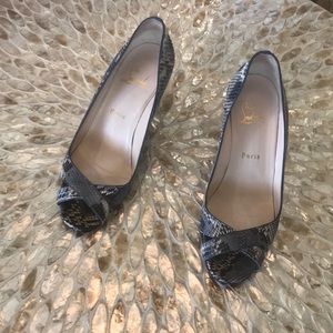 💯Christian Louboutin snake wedge